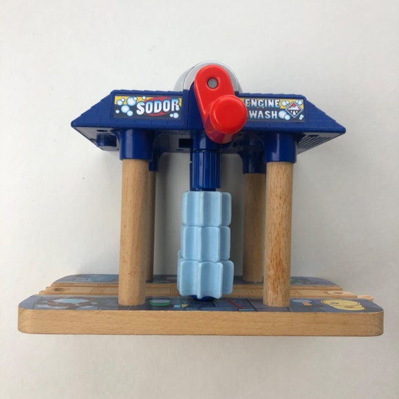 Thomas and Friends Wooden Railway Sodor Engine Wash Roll n’ Whistle Connor - Picture 4 of 16